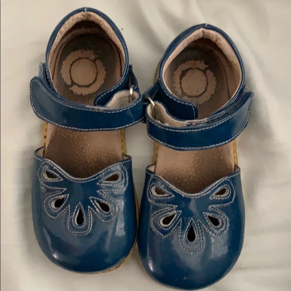 Livie and Luca petal blue 12